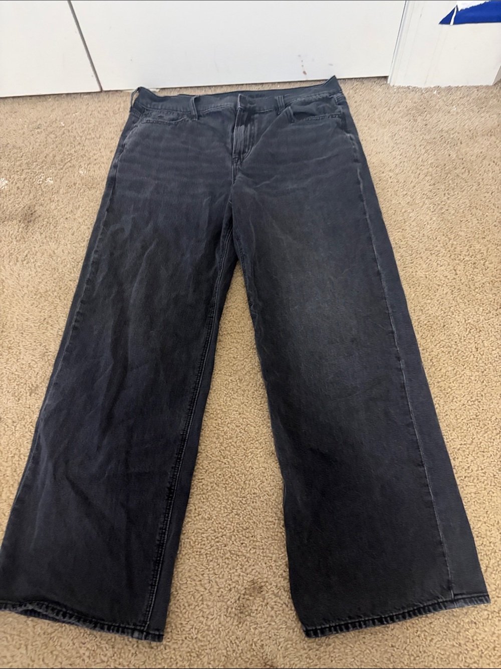 American Eagle Outfitters Wide-Leg Jeans in Washed Black